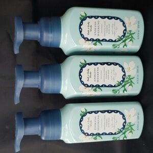 3 Bath & Body Works  - ENDLESS WEEKEND - Gentle Foaming Hand Soap
